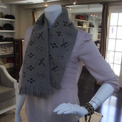 Louis Vuitton Logomania Echarpe Scarf Verone 2 of 4