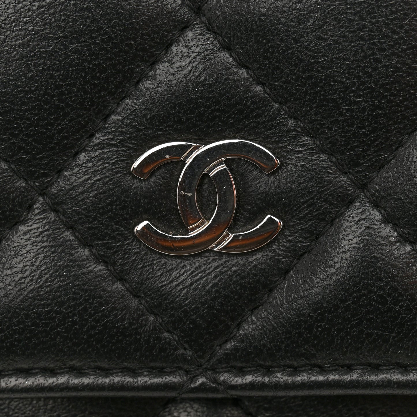 Lambskin Quilted Wallet On Chain WOC Black