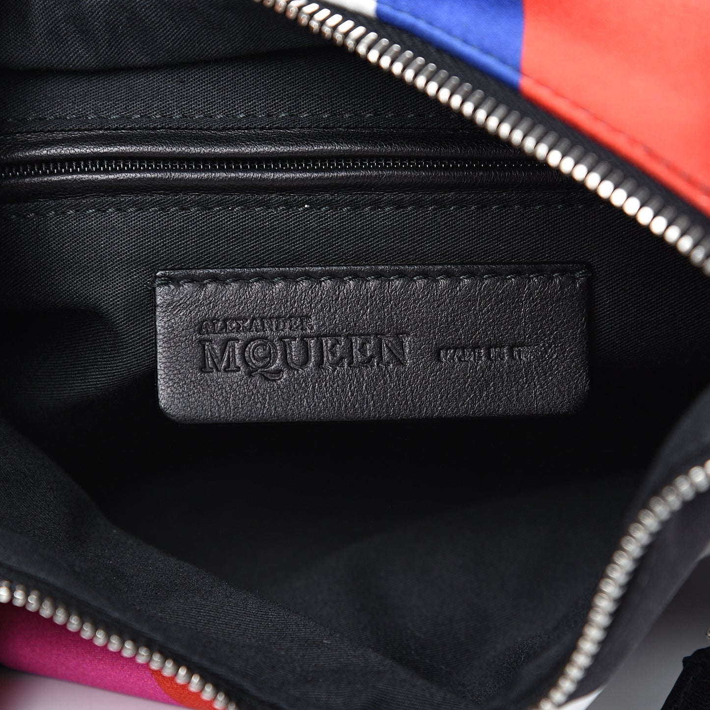 Silk Print De Manta Heart Print Clutch Black Red Pink