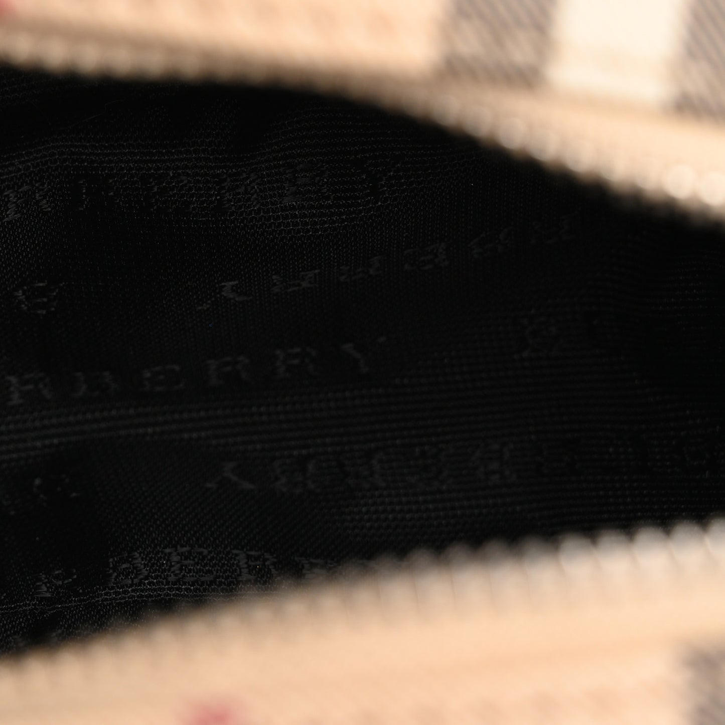 Nova Check Pouch Black