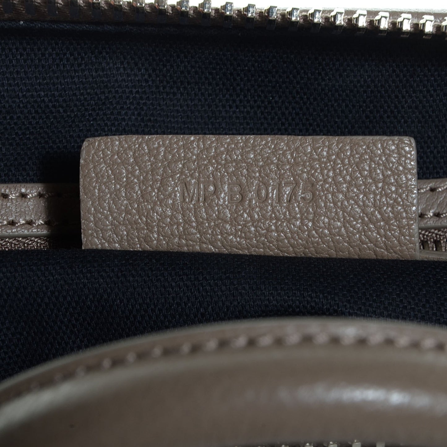 Sugar Goatskin Medium Antigona Sand
