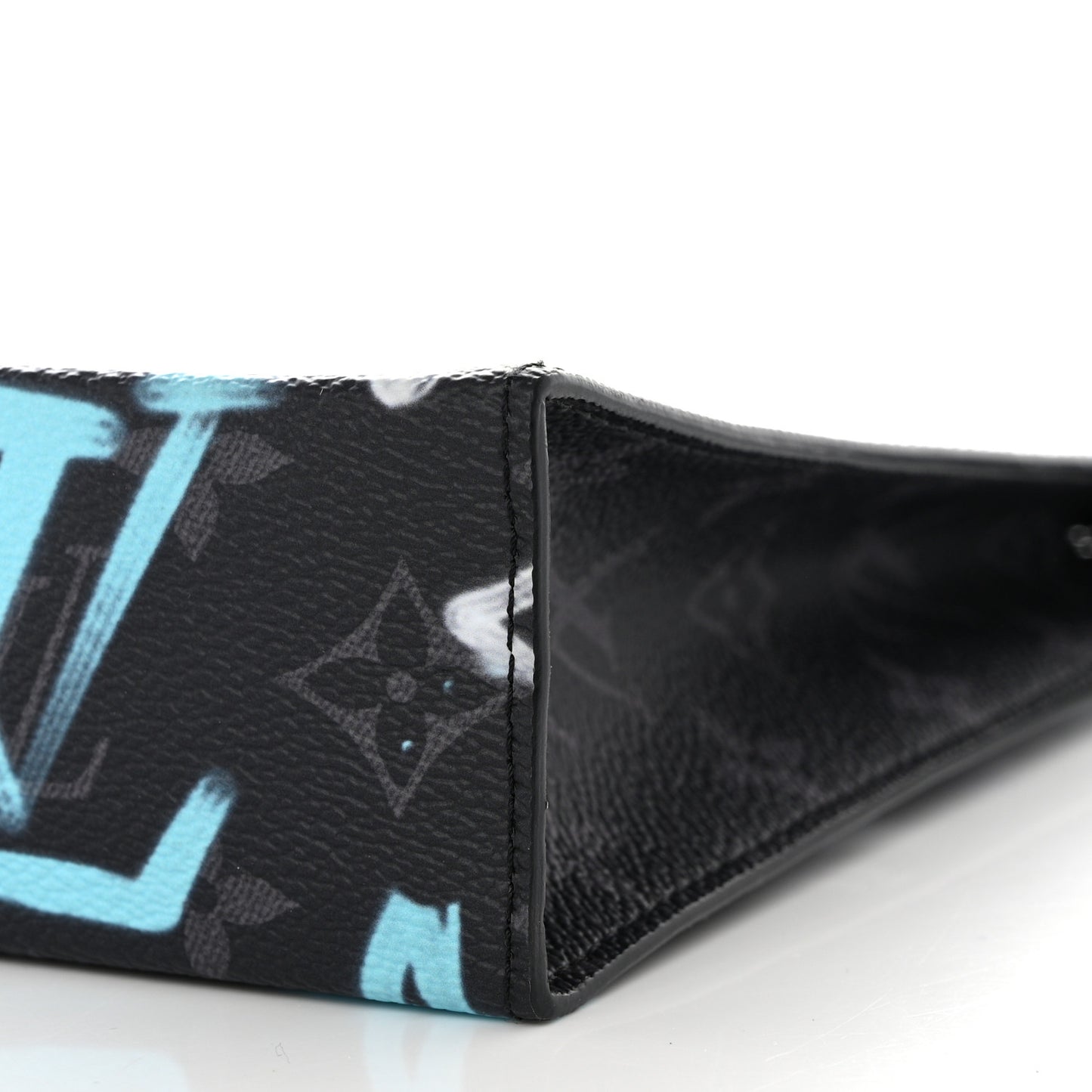 Monogram Eclipse Graffiti Pochette Voyage MM Multicolor