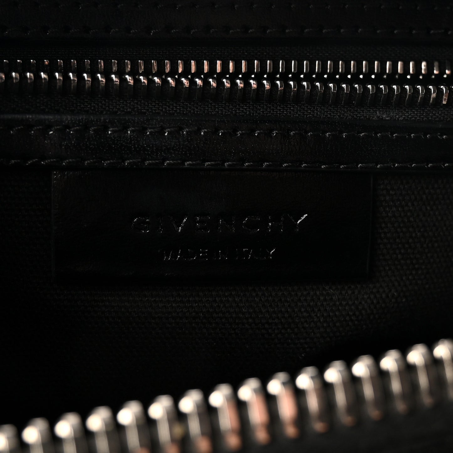 Shiny Lord Calfskin Medium Antigona Black
