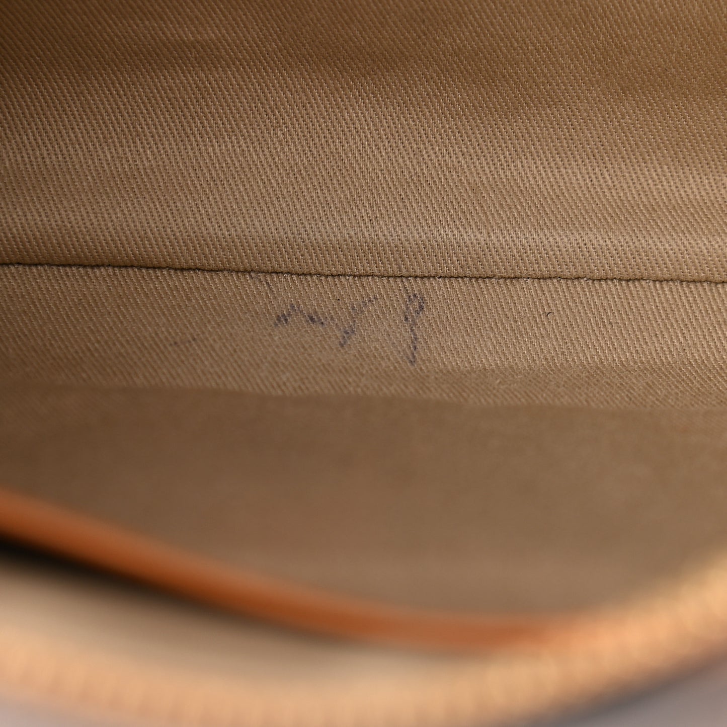 Visetos Rabbit Crossbody Pouch Cognac