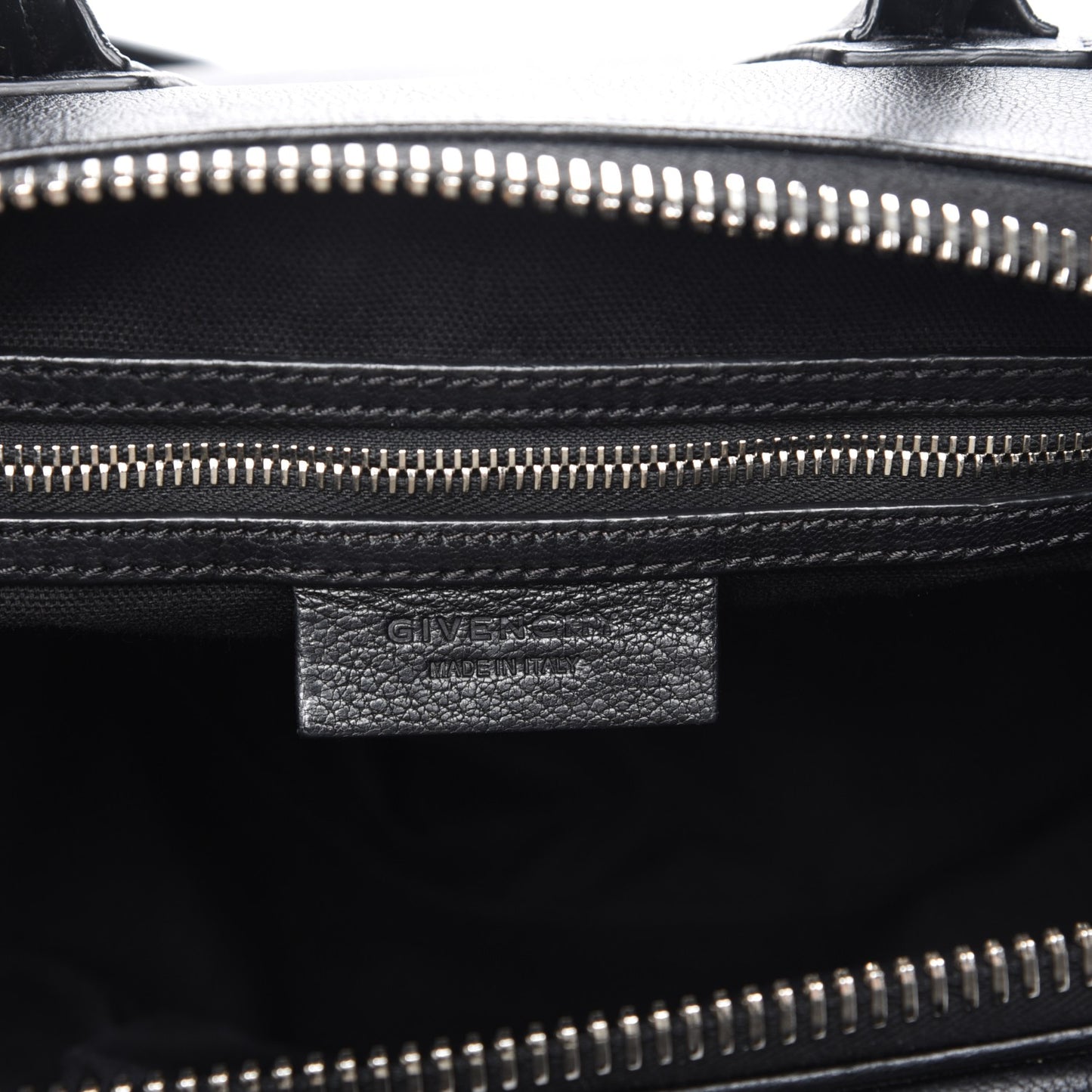 Sugar Goatskin Medium Antigona Black