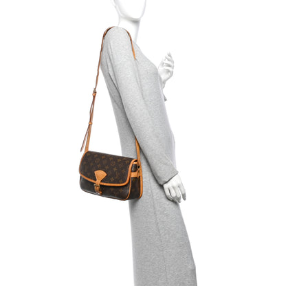 Louis Vuitton Monogram Sologne 2 of 11