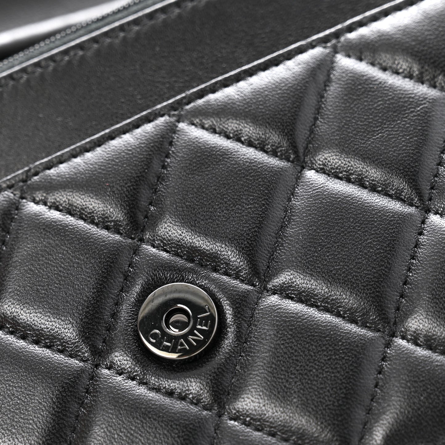 Lambskin Quilted Wallet On Chain WOC So Black
