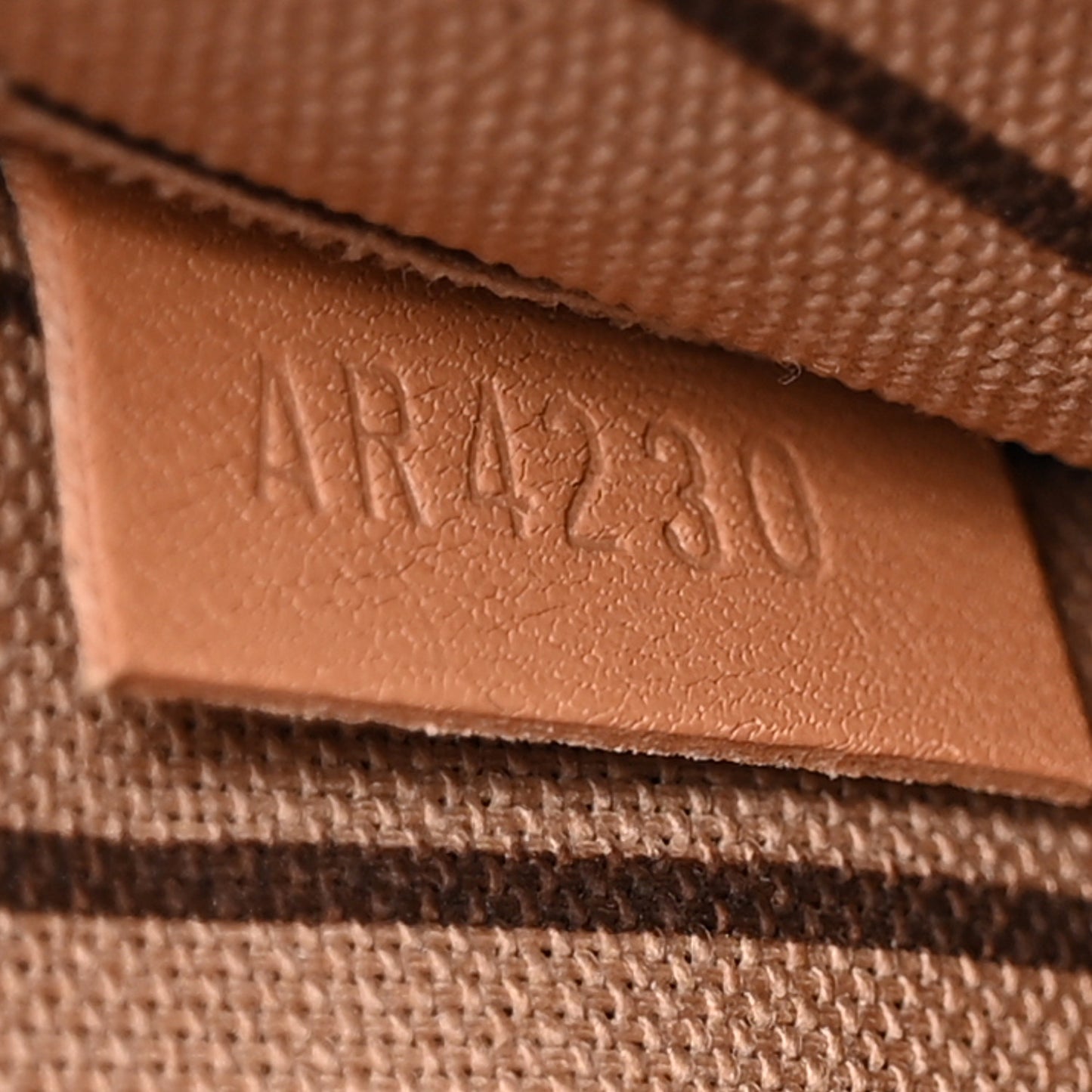 Monogram Game On Neverfull MM Pochette