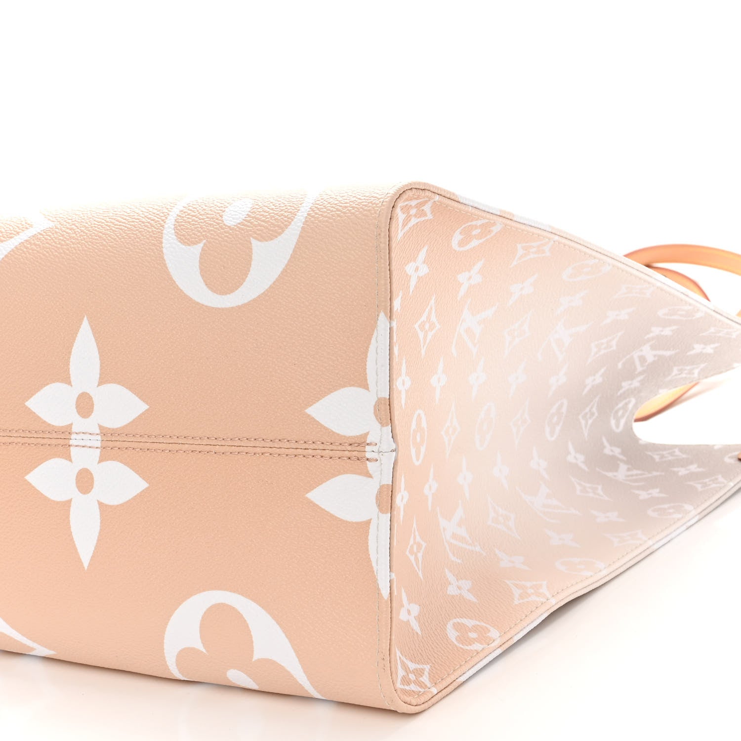 Louis Vuitton Monogram Giant By The Pool Onthego GM Brume 10 of 10