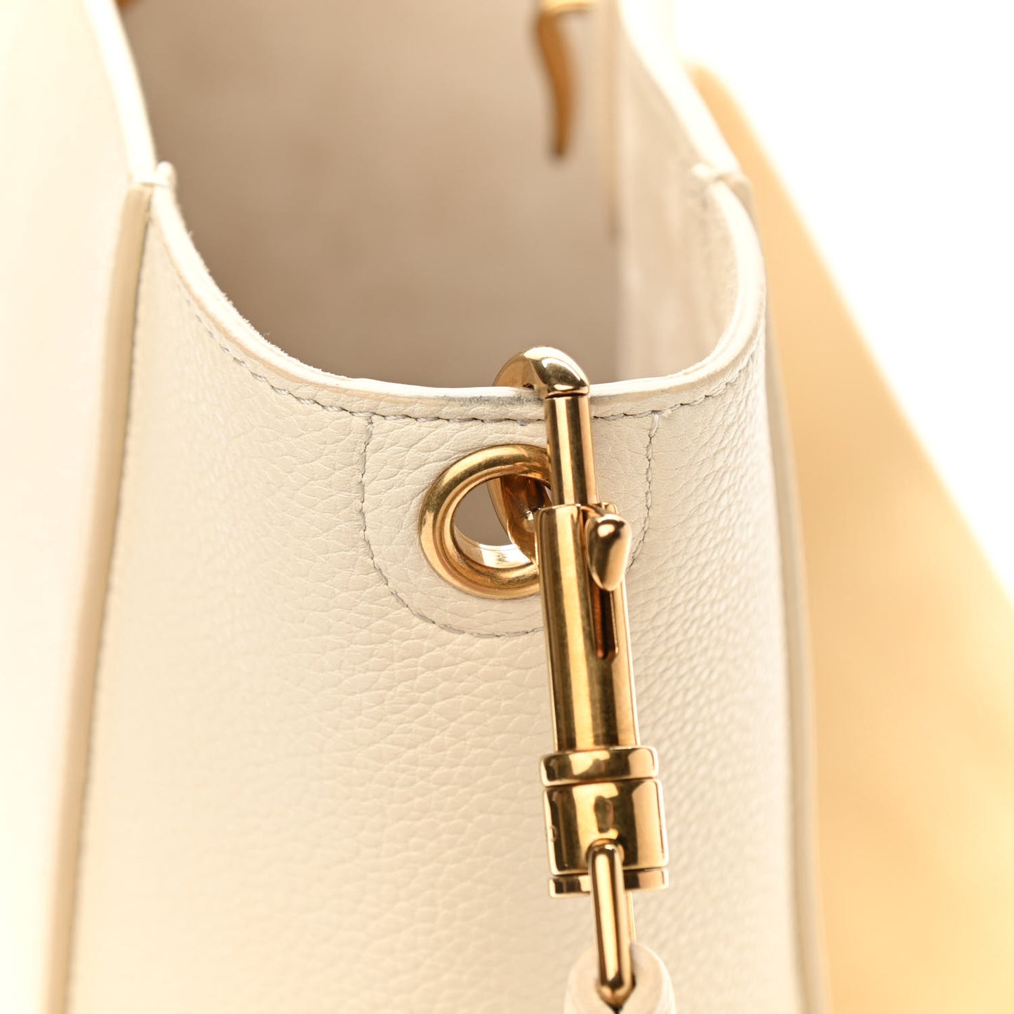 Soft Grained Calfskin Small Sangle Bucket Bag Vanilla
