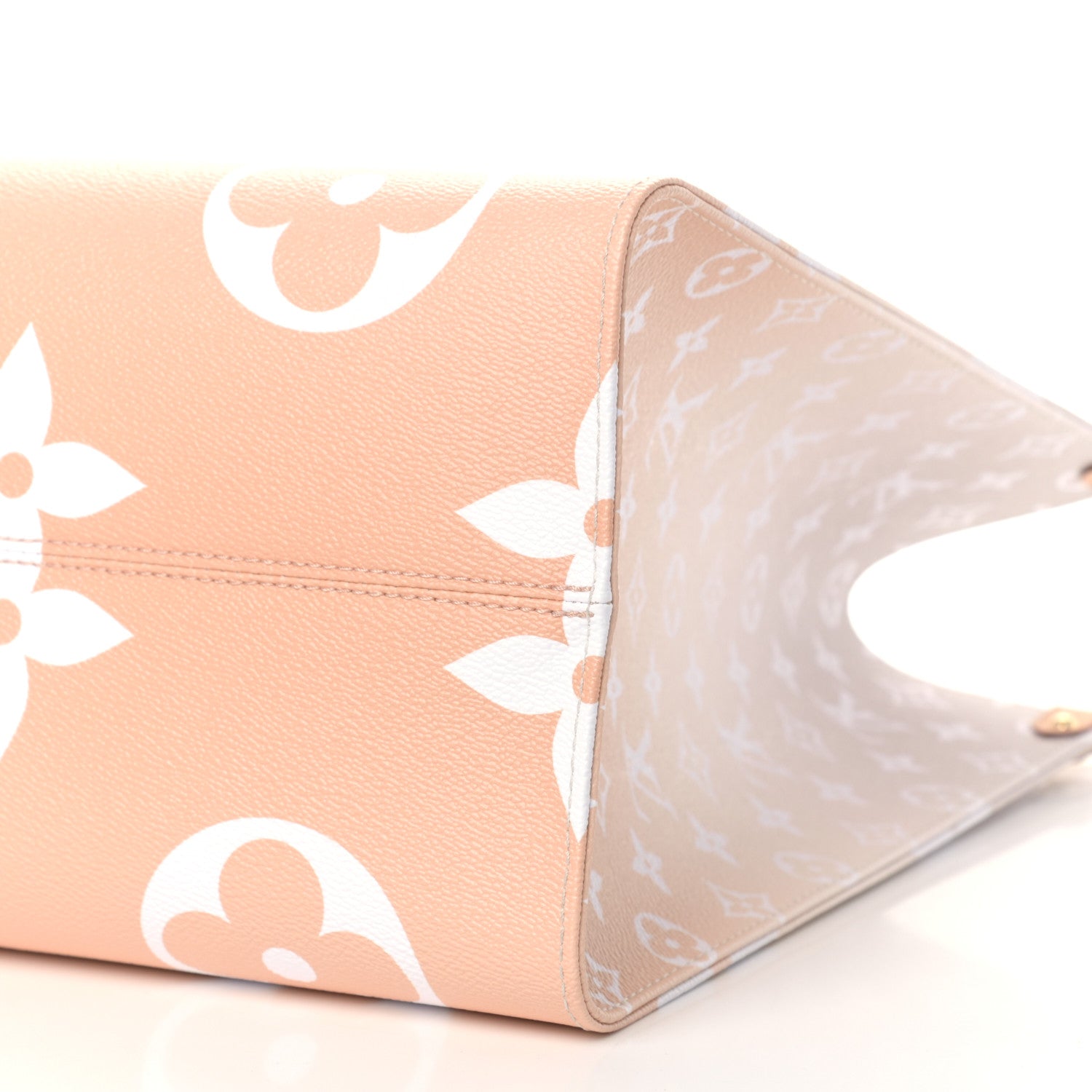 Louis Vuitton Monogram Giant By The Pool Onthego GM Brume 8 of 8