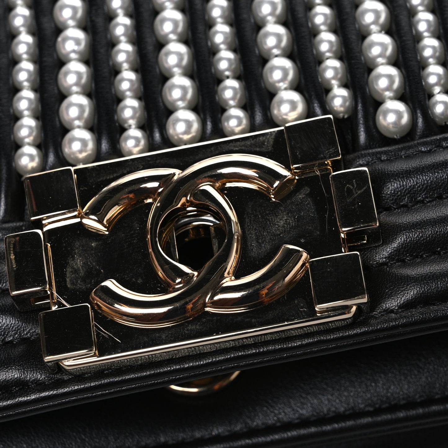 Calfskin Pearl Medium Chanel Pearls Boy Flap Black