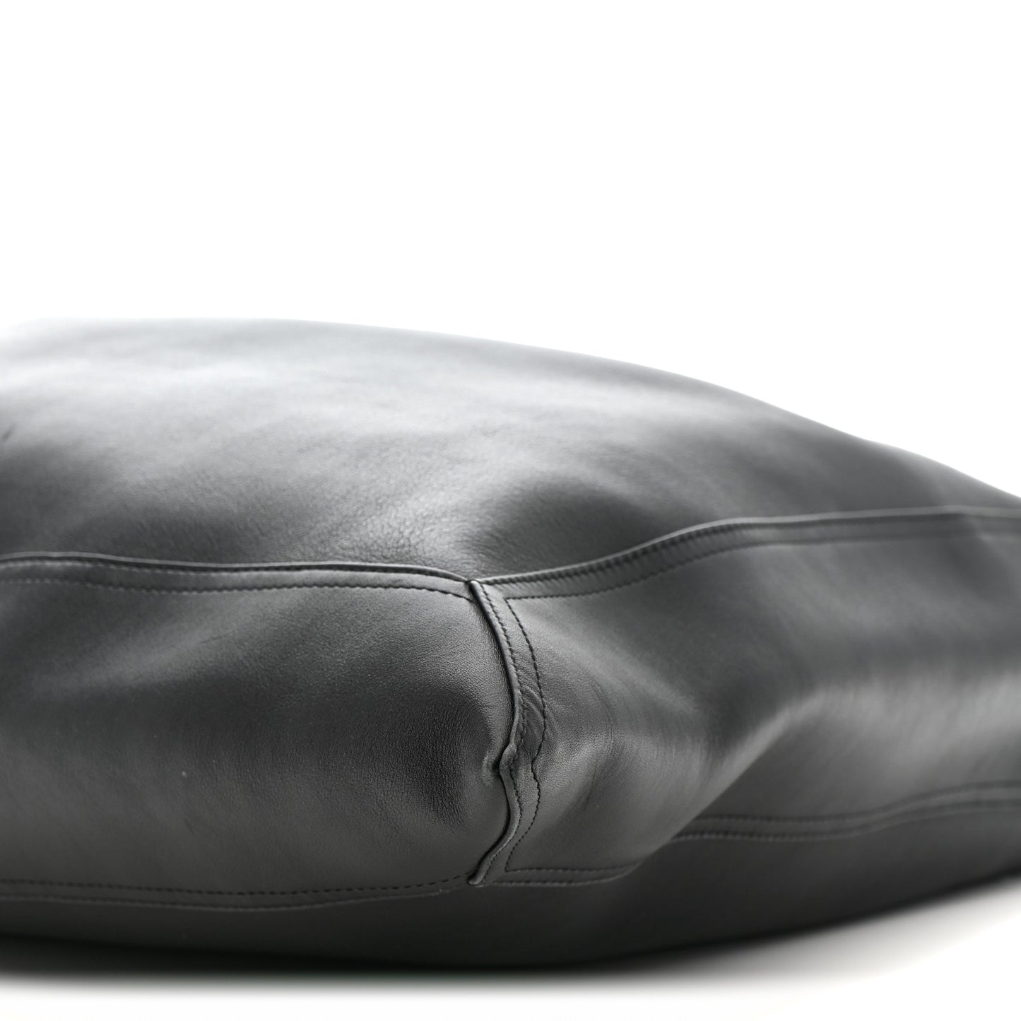 Silky Calfskin Large Hop Black
