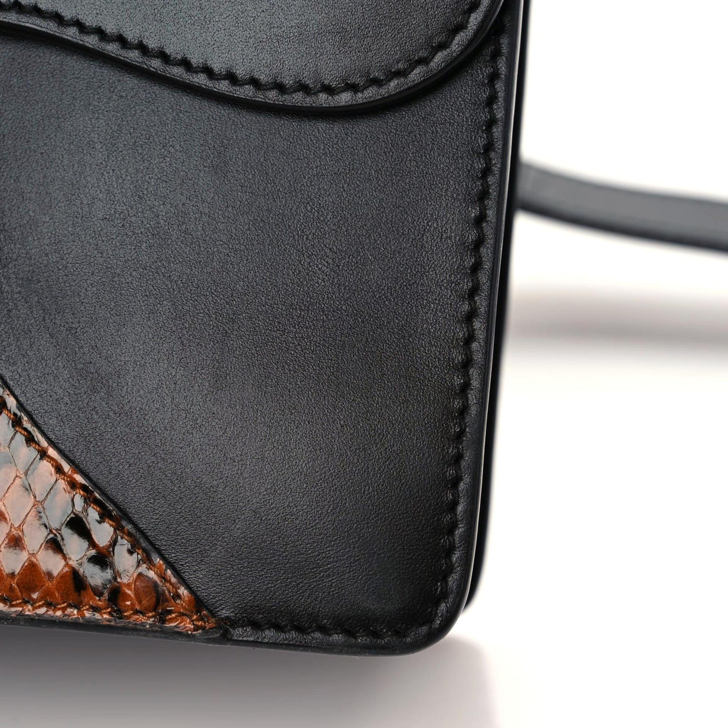 Nappa Elaphe GG Supreme Monogram Medium Osiride Shoulder Bag Black Bright Cuir Beige Ebony