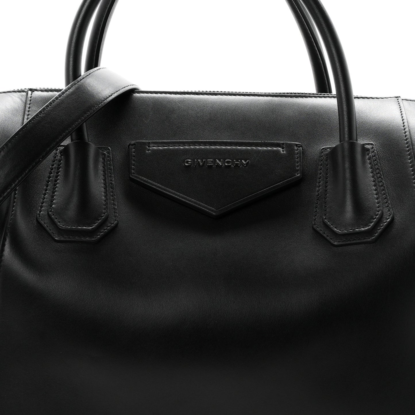 Smooth Calfskin Medium Soft Antigona Black