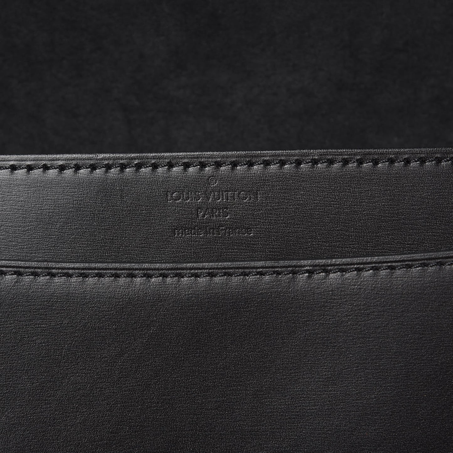 Calfskin Chain Louise GM NM Black