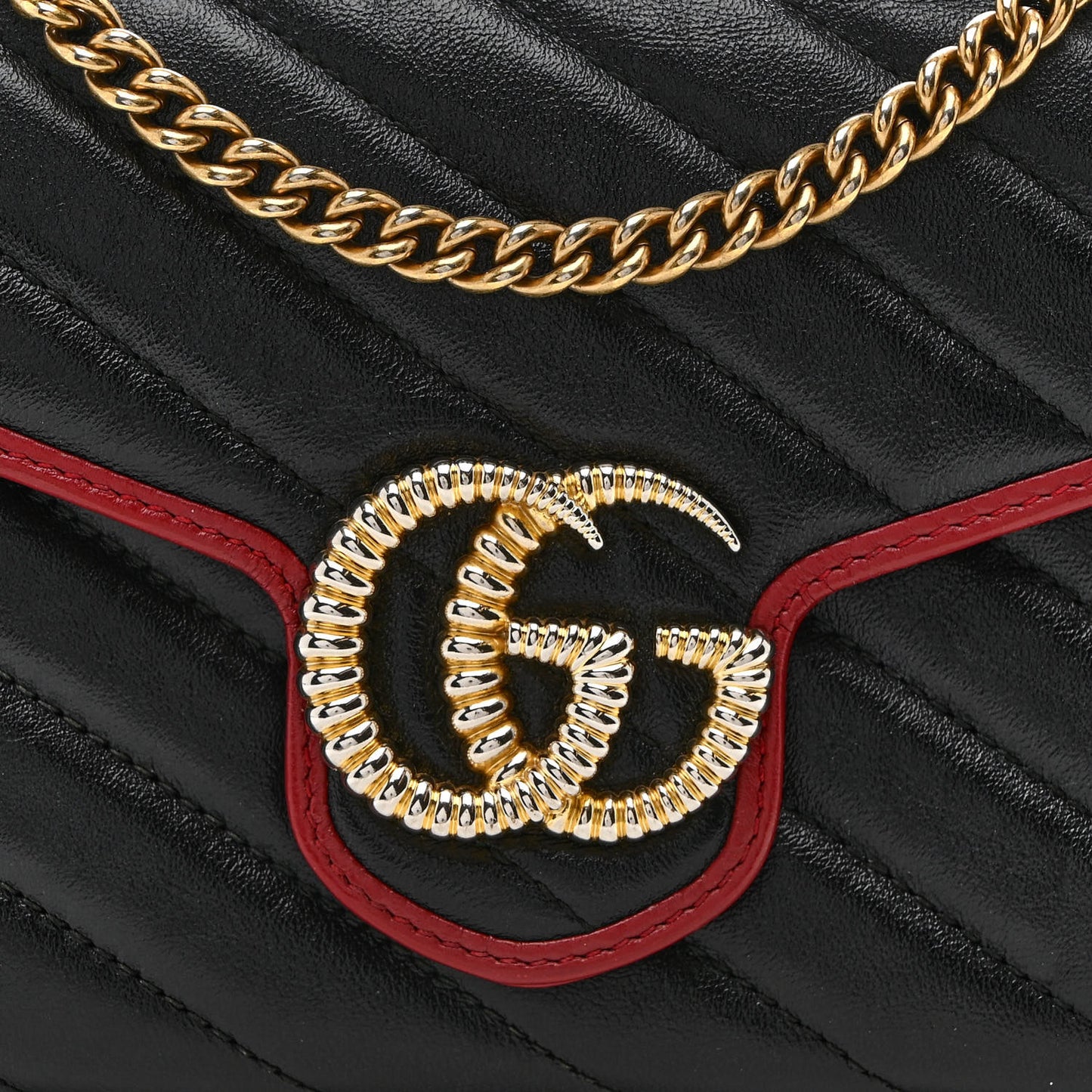 Vintage Effect Calfskin Matelasse Diagonal Torchon GG Marmont Chain Wallet Black Romantic Cherry