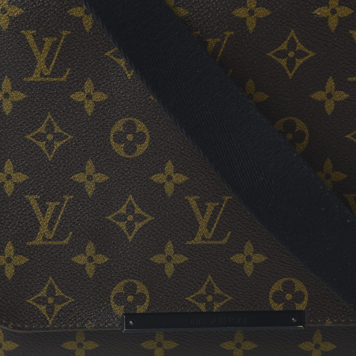 Monogram Macassar District PM