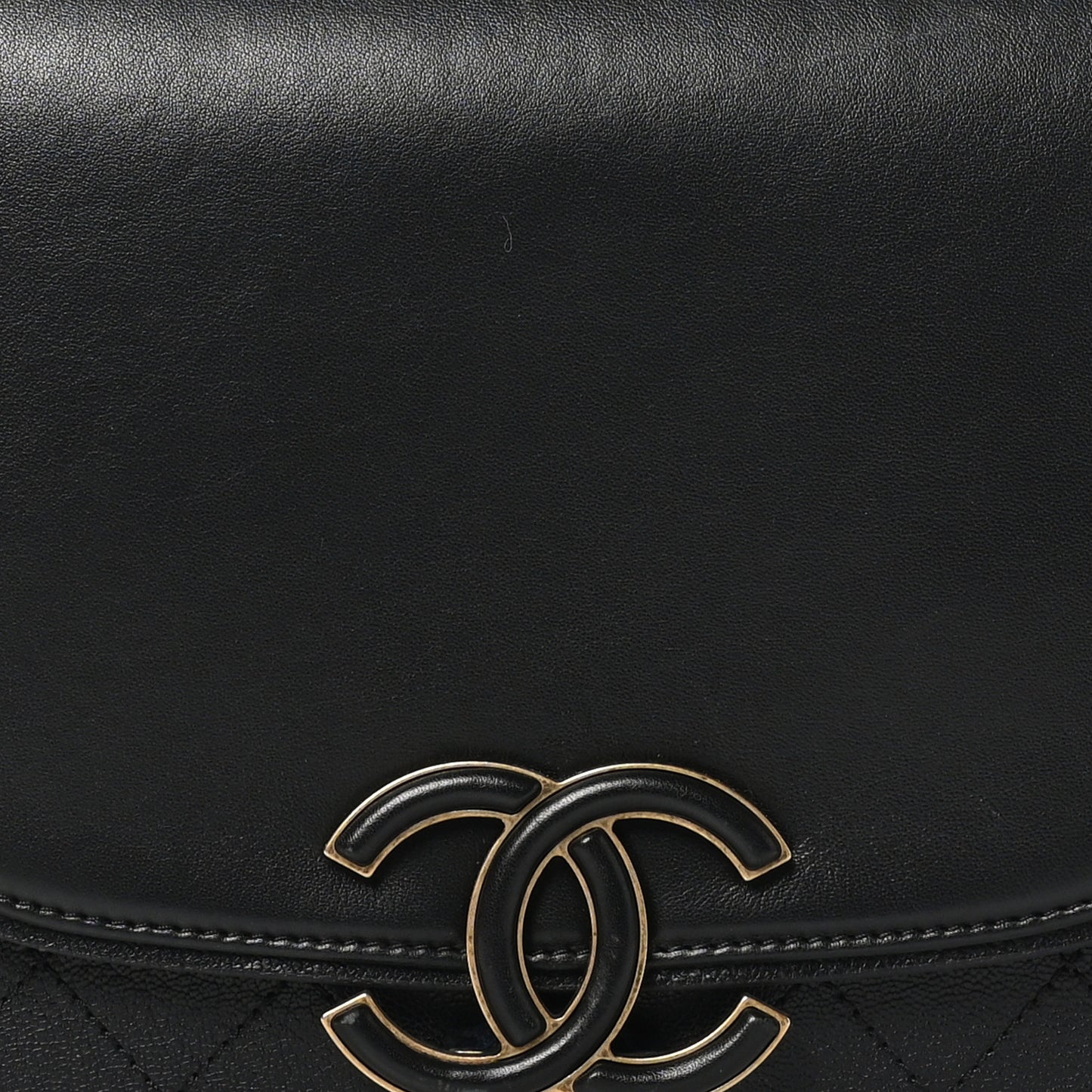 Shiny Calfskin Goatskin Quilted Medium Coco Curve Messenger Flap Black