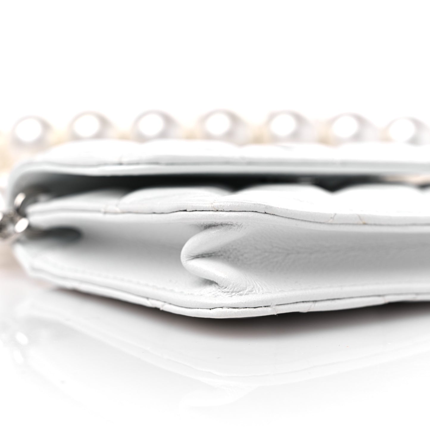 Calfskin Quilted Maxi Pearls Card Holder Flap With Chain White