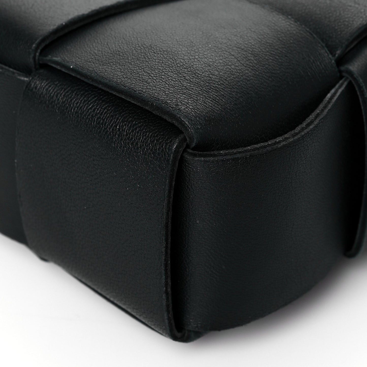 Lambskin Maxi Intrecciato Cassette Messenger Black