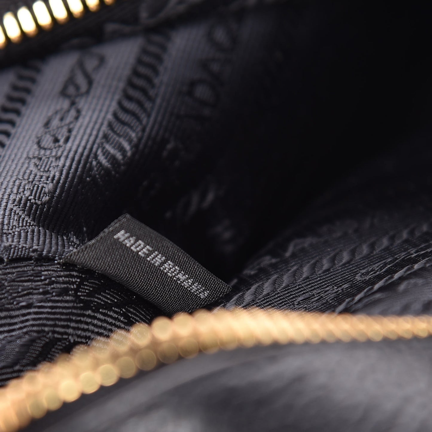 Vitello Daino Medium Double Zip Shoulder Bag Black