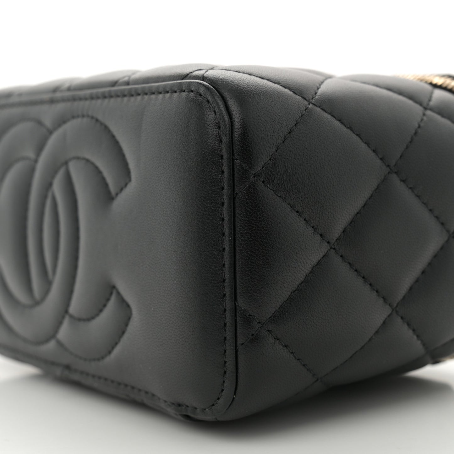 Lambskin Quilted Enamel CC Pearl Crush Small Vanity Case With Chain Black