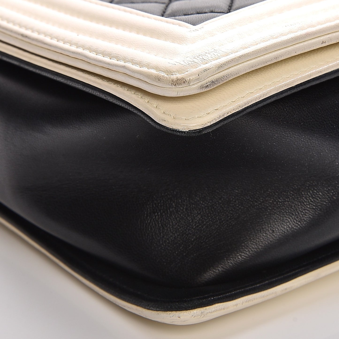 Lambskin Quilted Large Boy Flap Black White