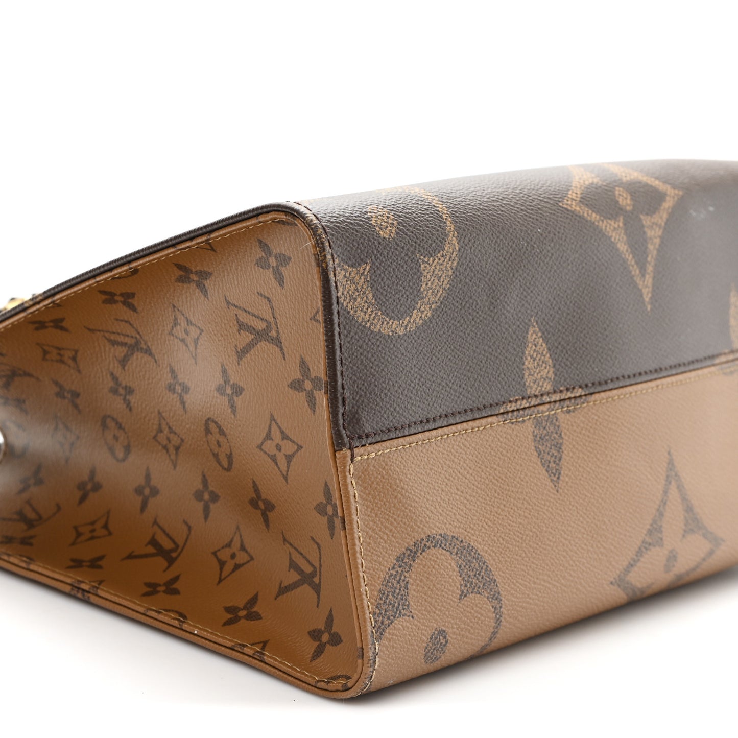 Reverse Monogram Giant Onthego MM