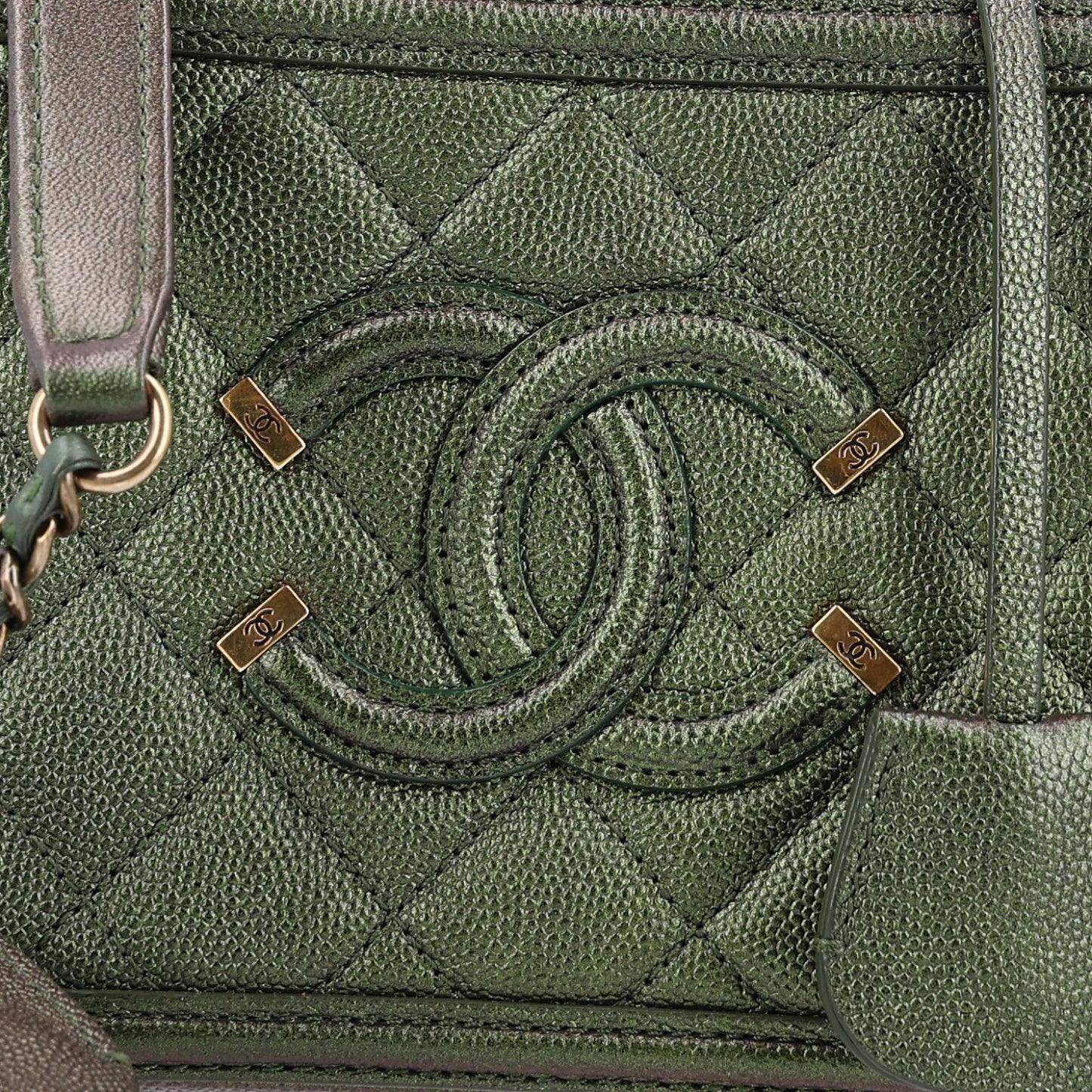 Iridescent Caviar Quilted Small CC Filigree Vanity Case Green