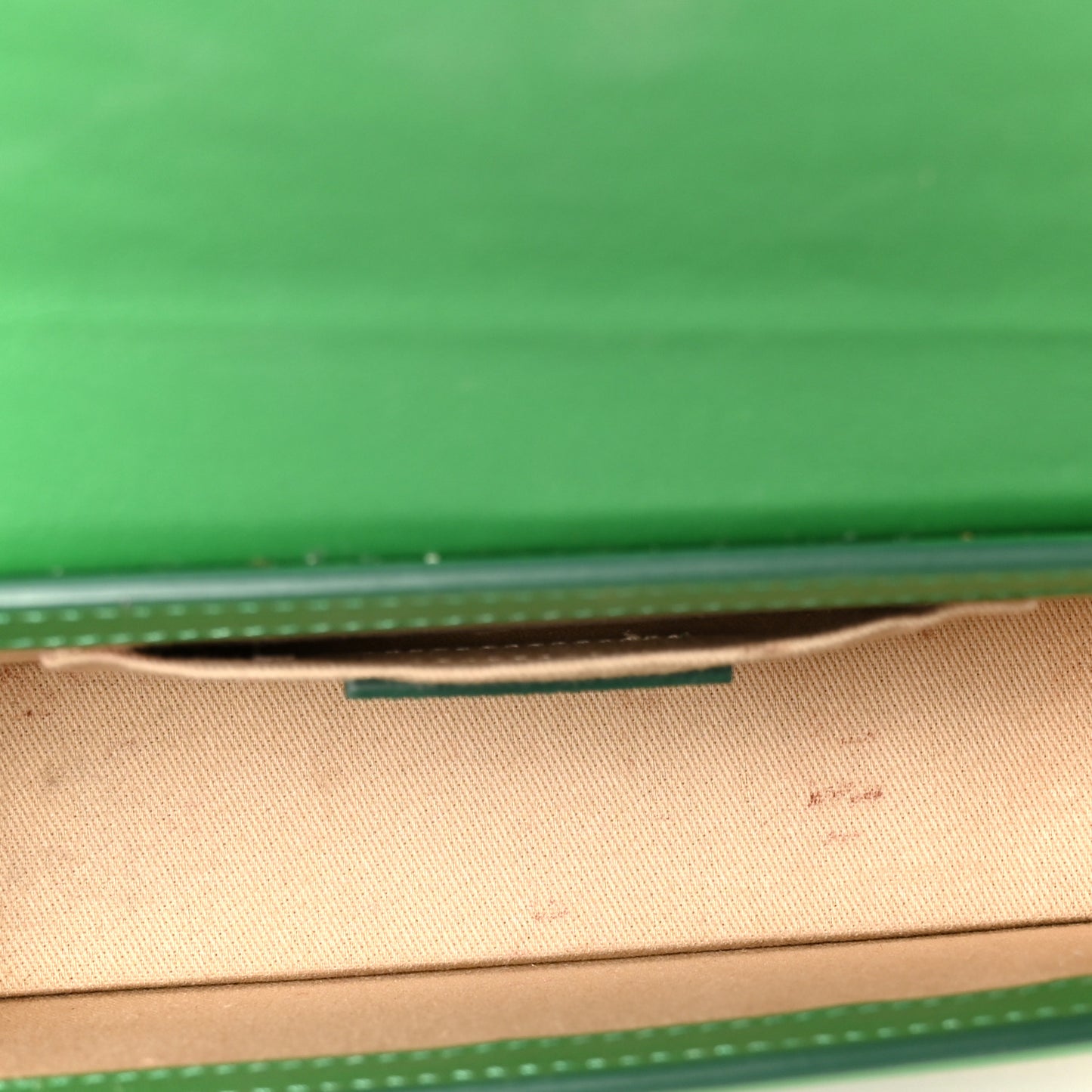 Smooth Calfskin Le Chiquito Long Green