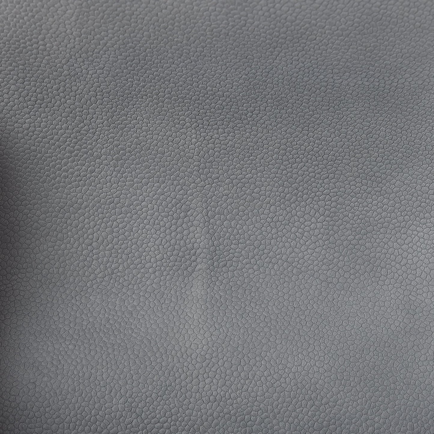 Iridescent Caviar Quilted Medium Boy Flap Light Grey