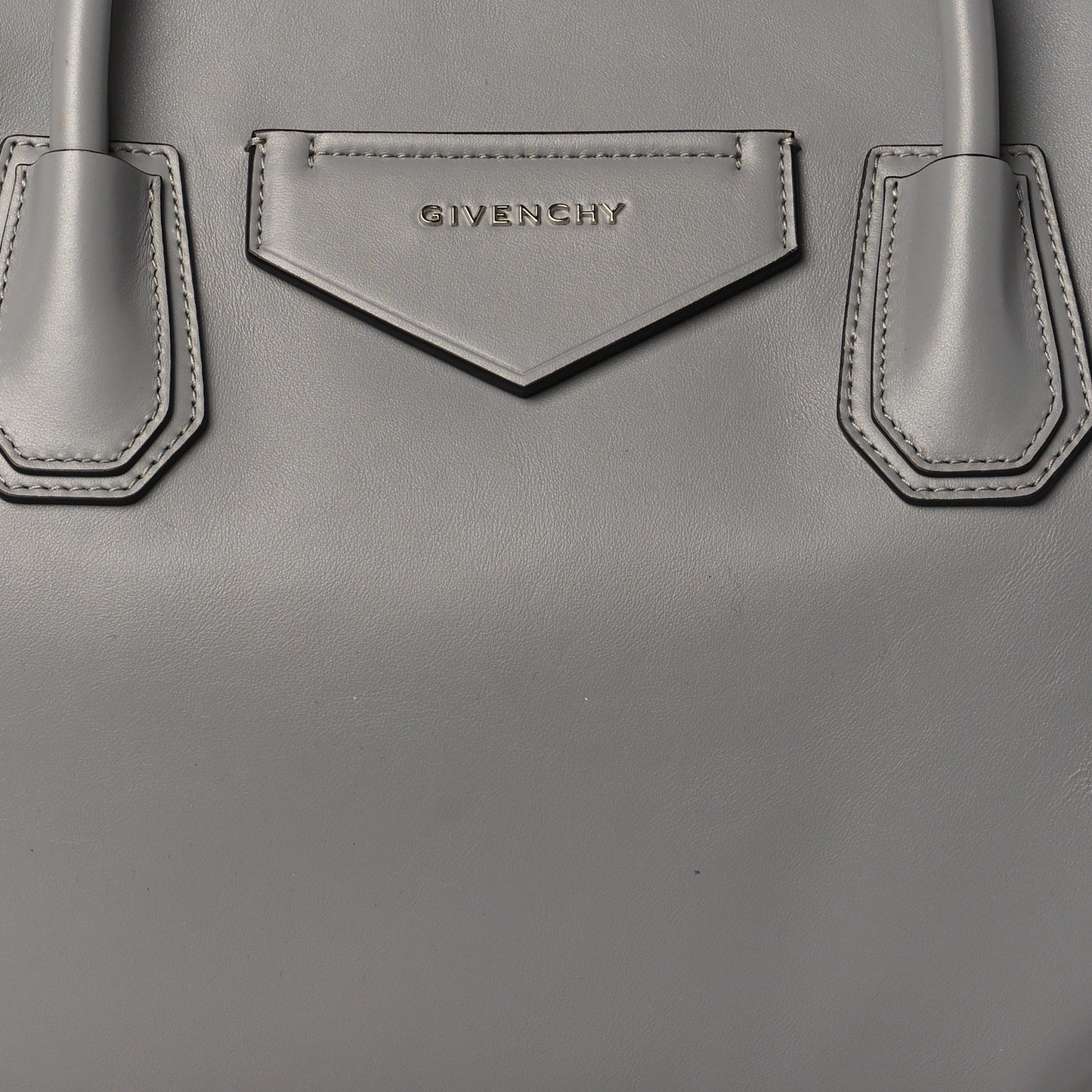 Soft Calfskin Medium Soft Antigona Pearl Grey