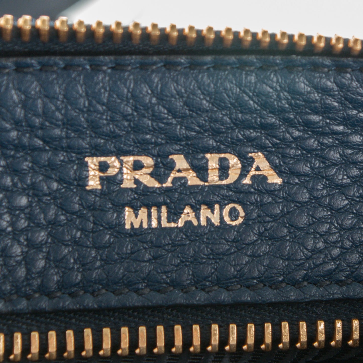 Vitello Daino Zippered Crossbody Bag Baltico