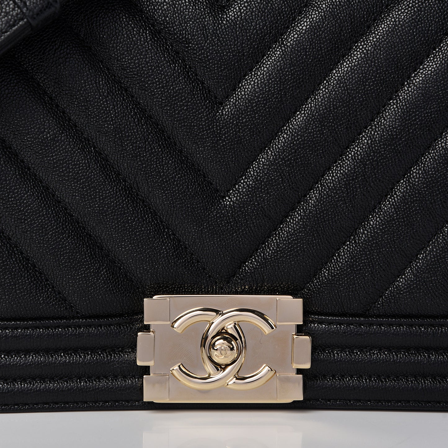 Caviar Chevron Quilted Medium Boy Flap Black