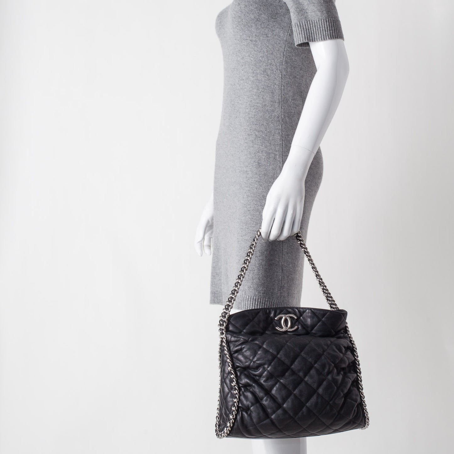 Lambskin Chain Around Hobo Black