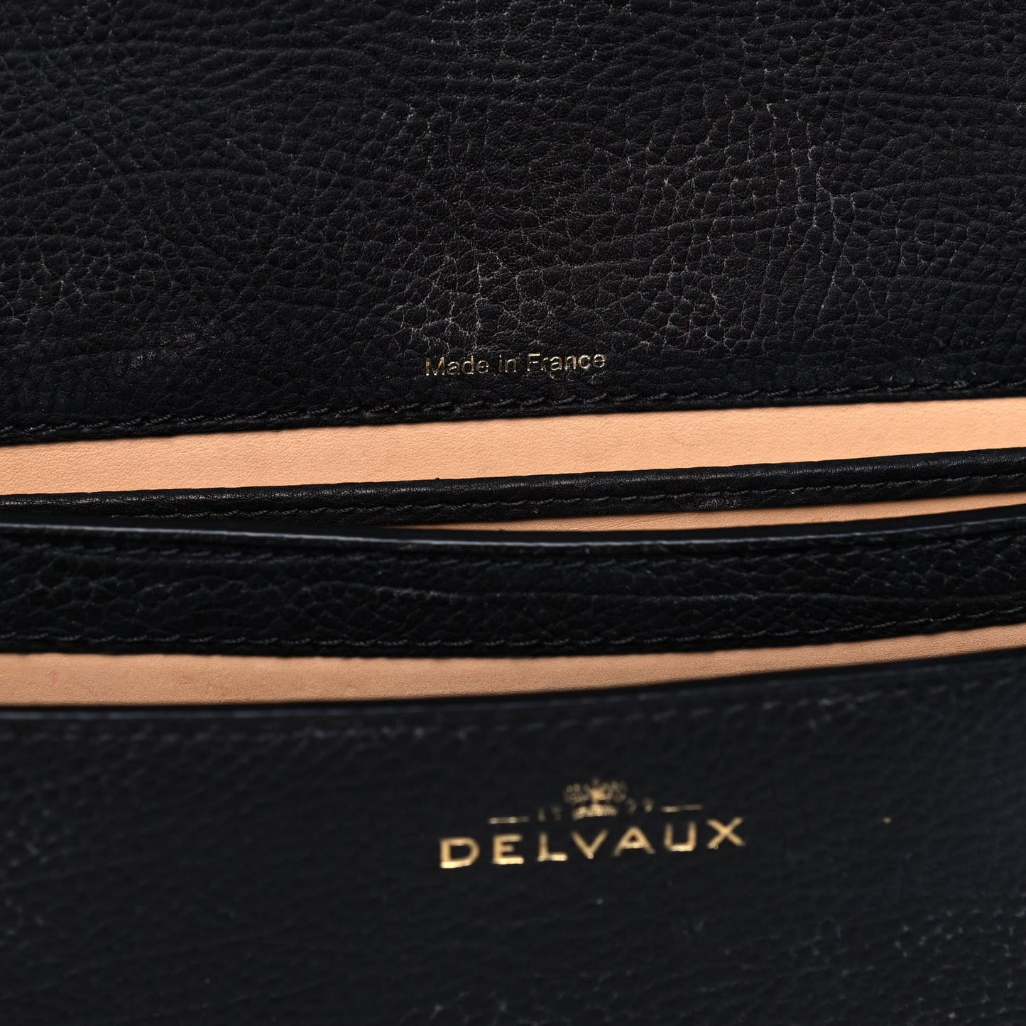Crispy Calfskin Le Mutin MM Saddle Bag Black