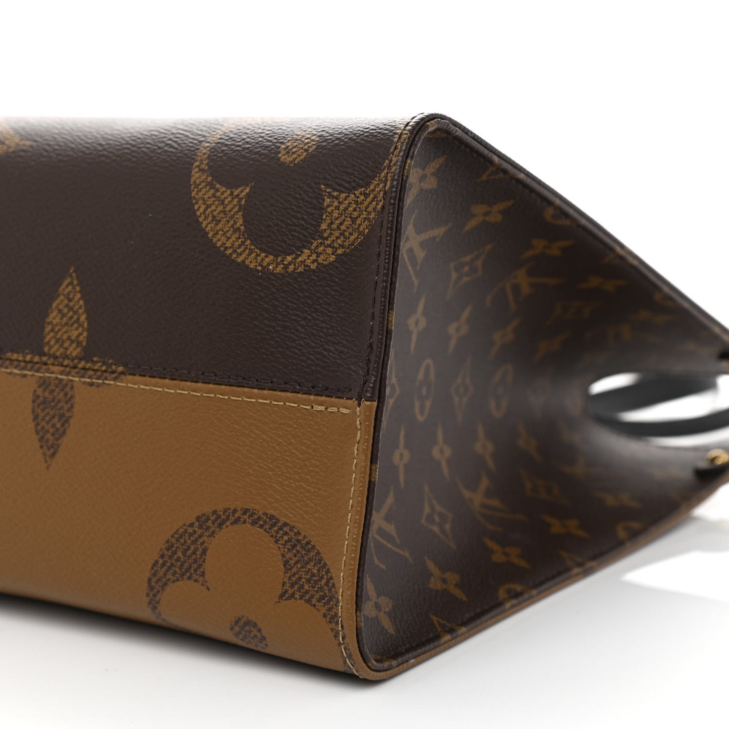 Reverse Monogram Giant Onthego MM
