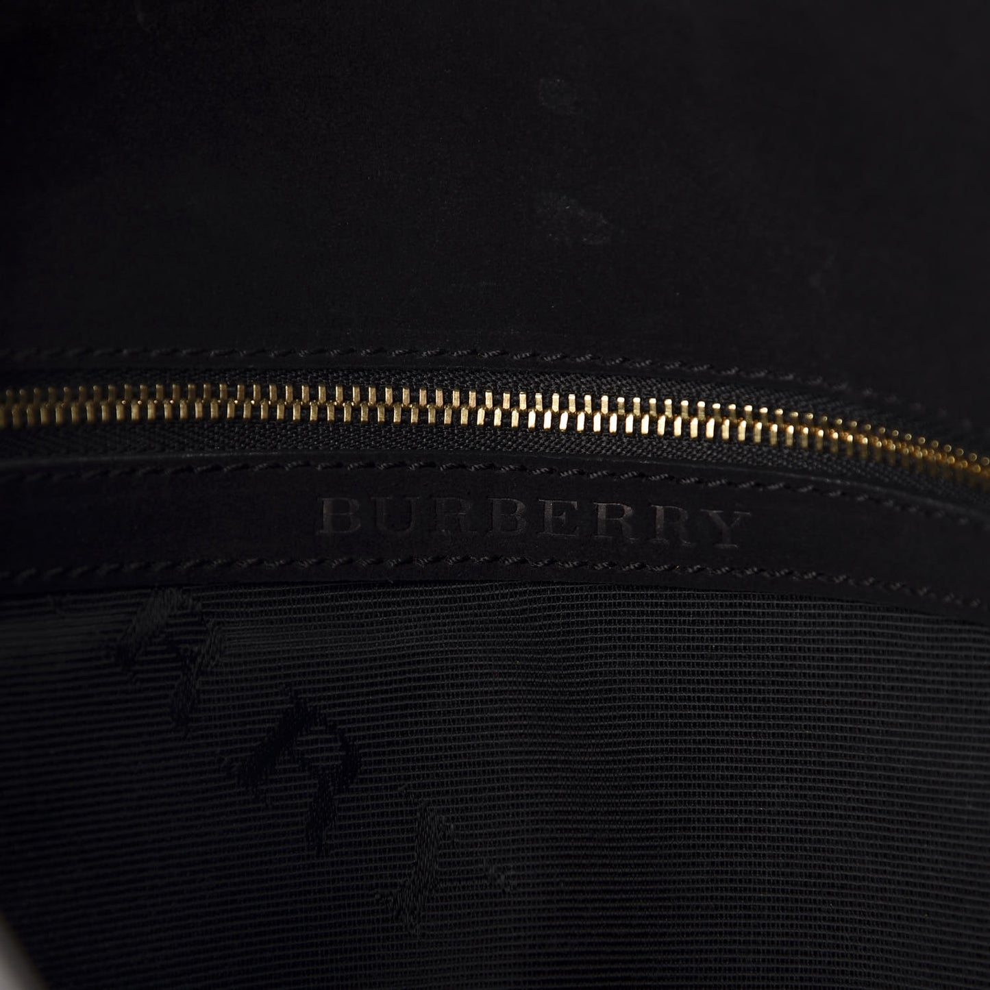 Signature Grain Medium Mildenhall Crossbody Bag Black