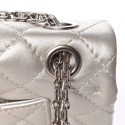 Chanel Metallic Lambskin 2.55 Reissue 225 Flap Pale Gold 31 of 32