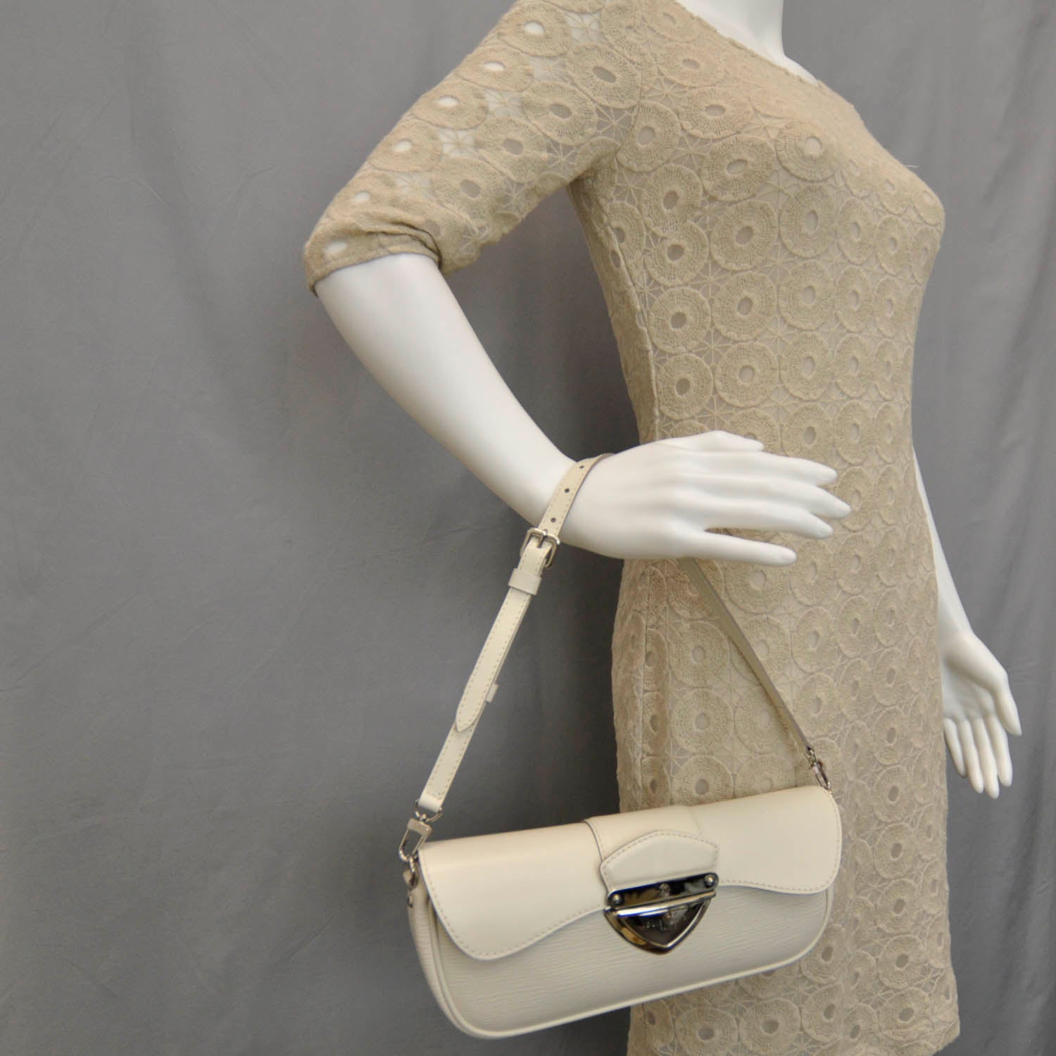 Louis Vuitton LOUIS VUITTON Epi Montaigne Clutch Ivory 2 of 8