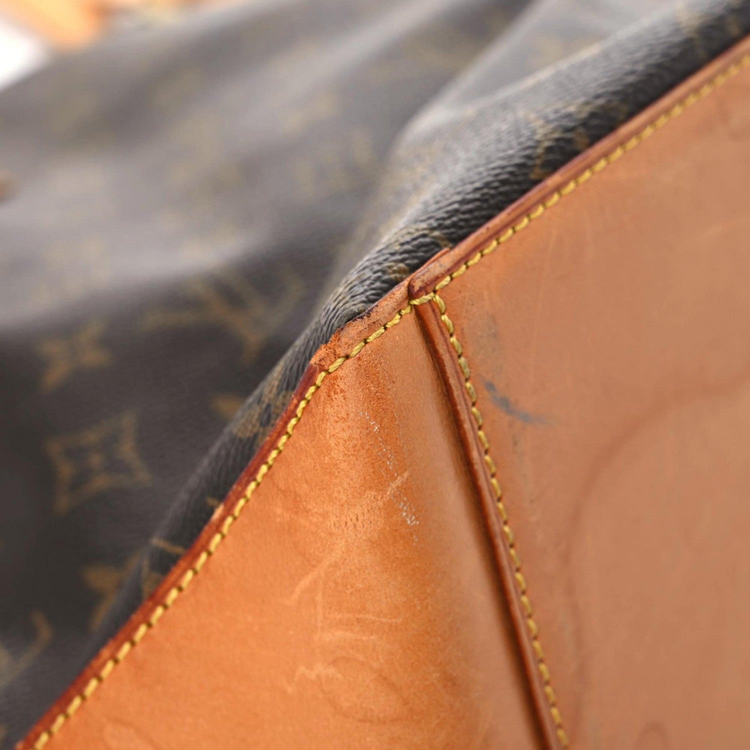 Louis Vuitton Monogram Cabas Mezzo 11 of 26