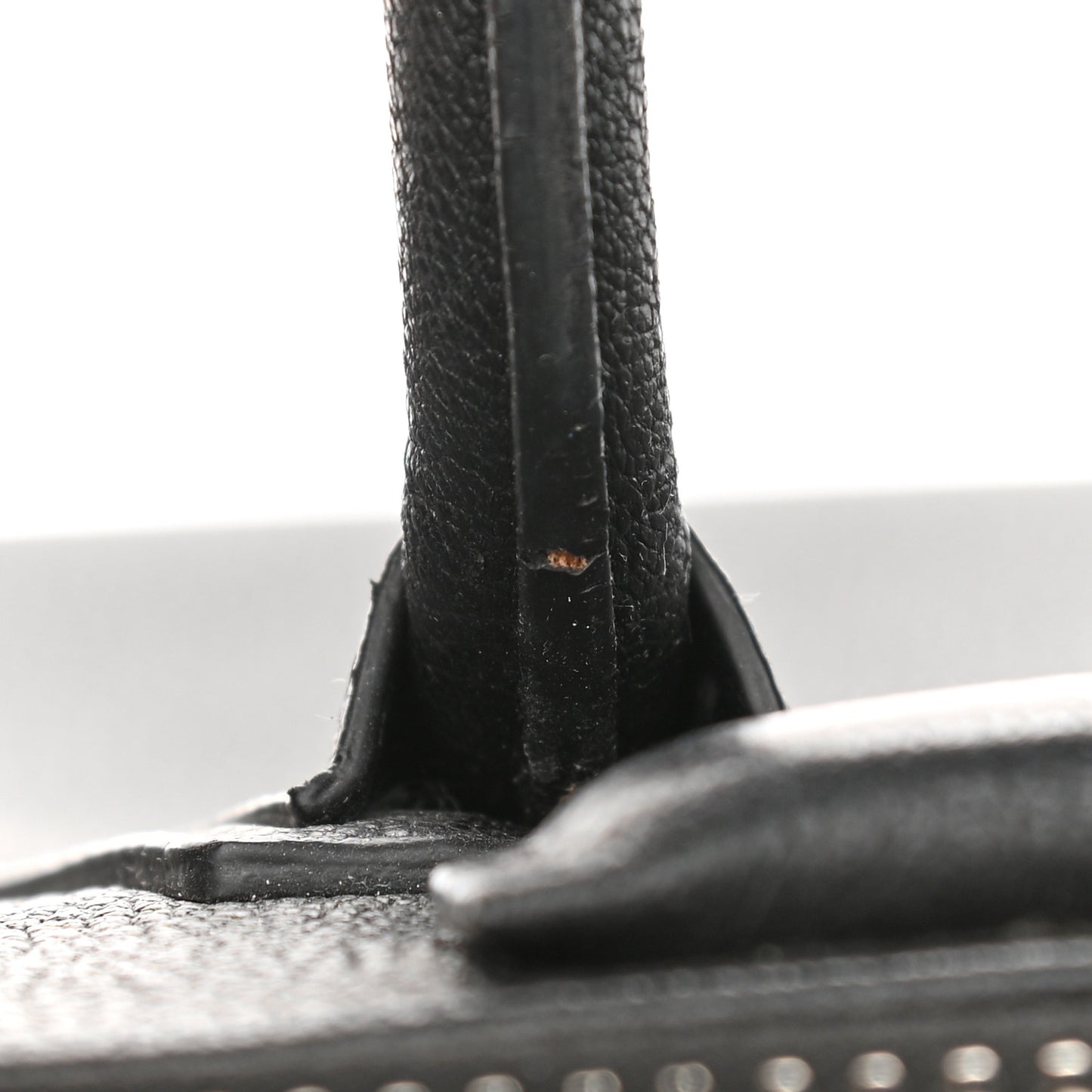 Sugar Goatskin Medium Antigona Black