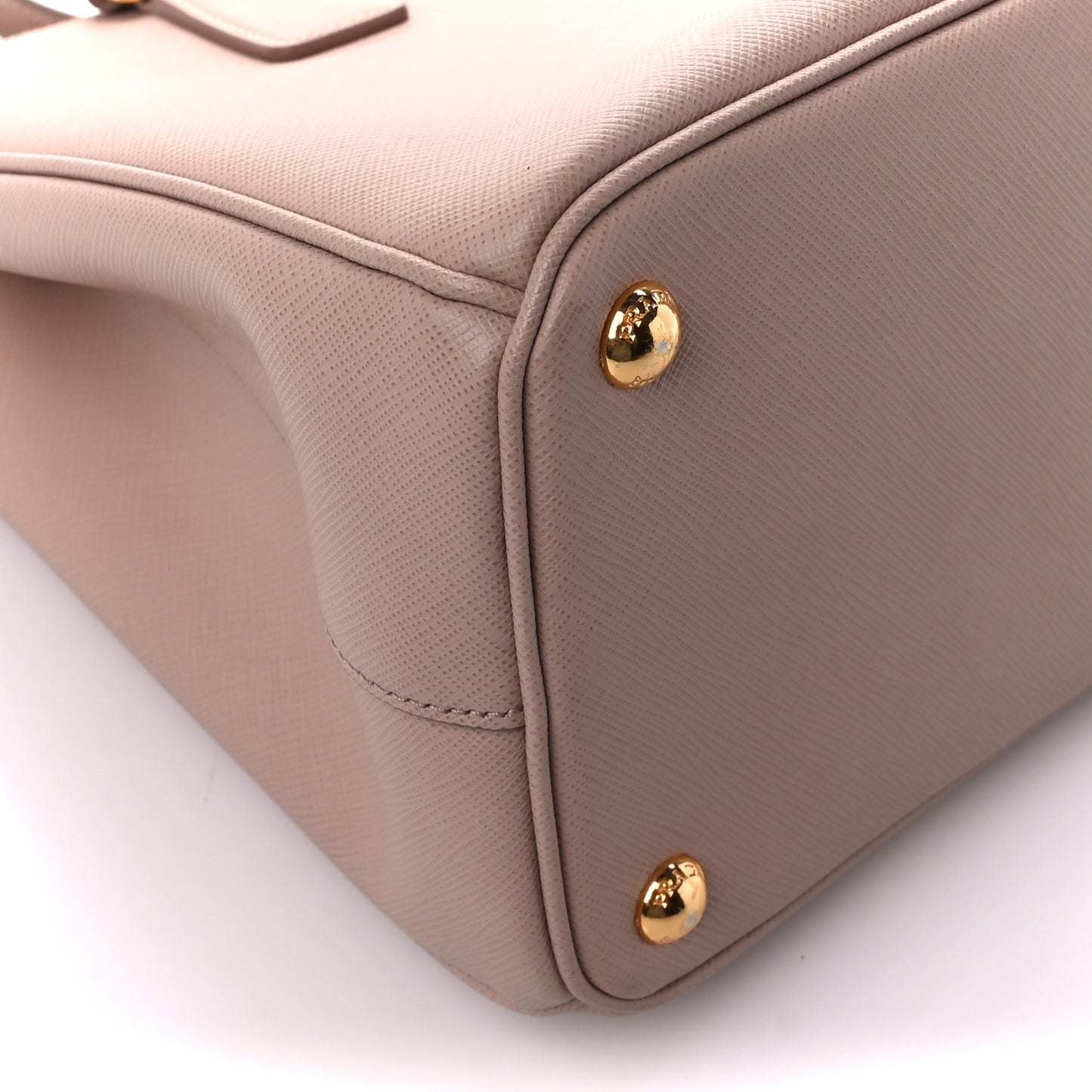 Saffiano Medium Galleria Double Zip Tote Cammeo