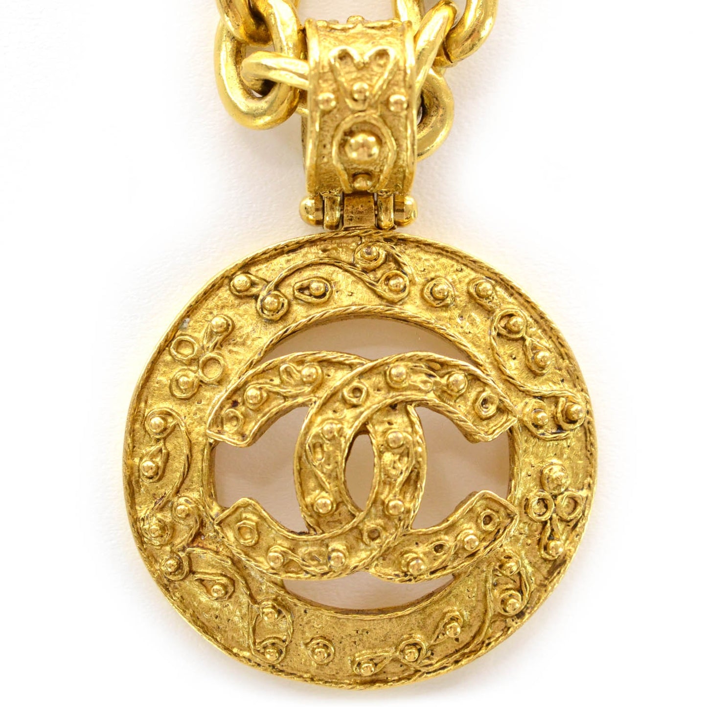 CC Medallion Chain Necklace Gold