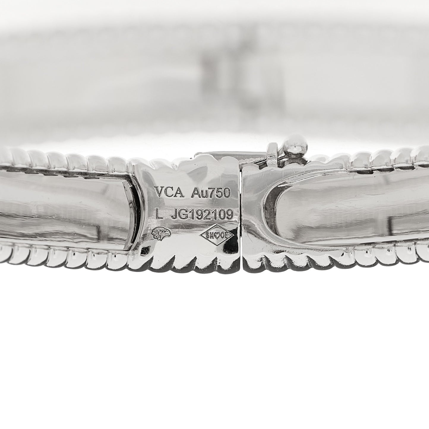18K White Gold Perlee Signature Bangle Bracelet L