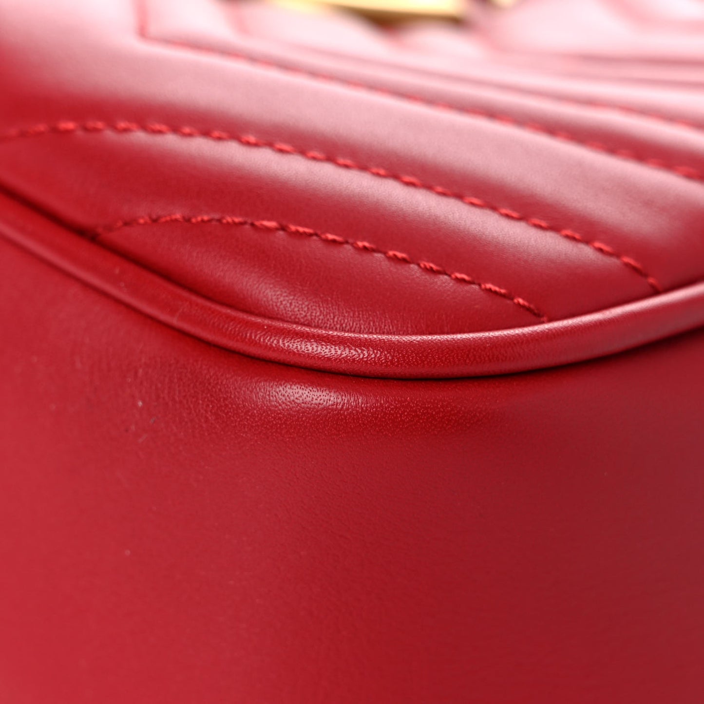 Calfskin Matelasse Small GG Marmont Chain Shoulder Bag Hibiscus Red