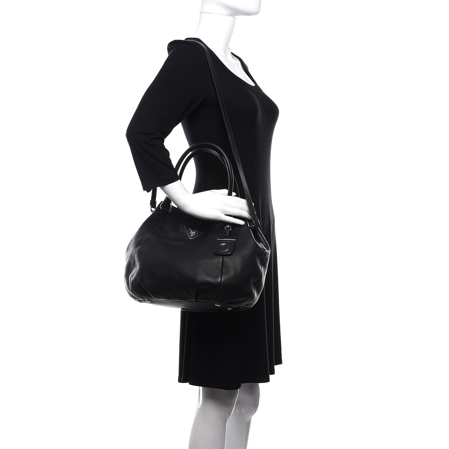 Vitello Daino Shoulder Bag Black