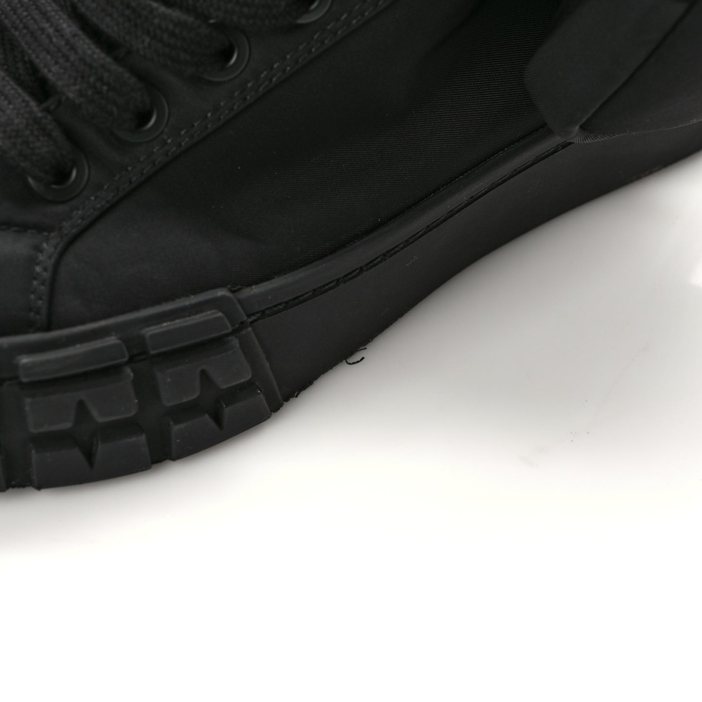 Re-Nylon Gabardine Metal Triangle Logo Wheel Pouch Pocket High Top Sneakers 37.5 Black