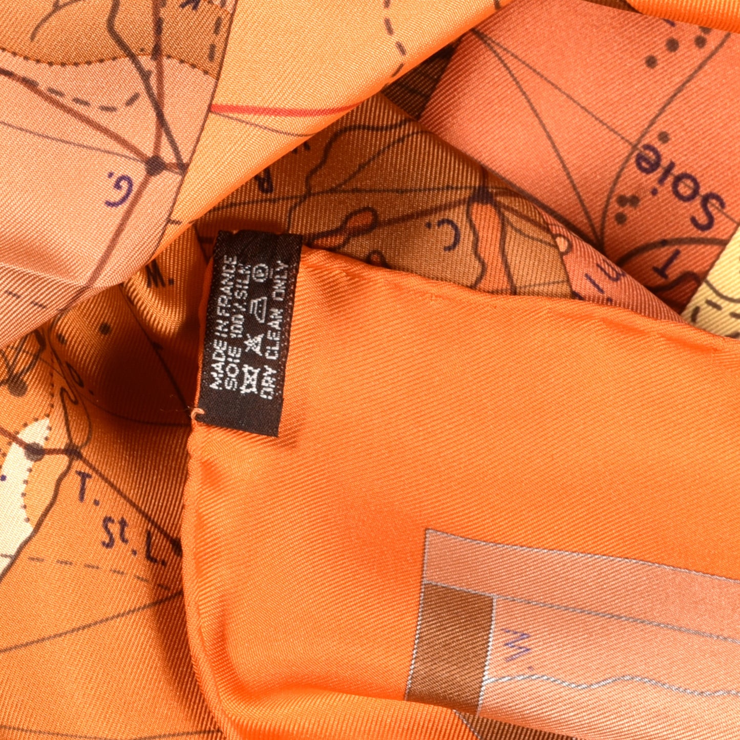 Silk Le Monde Est Vaste Scarf 90
